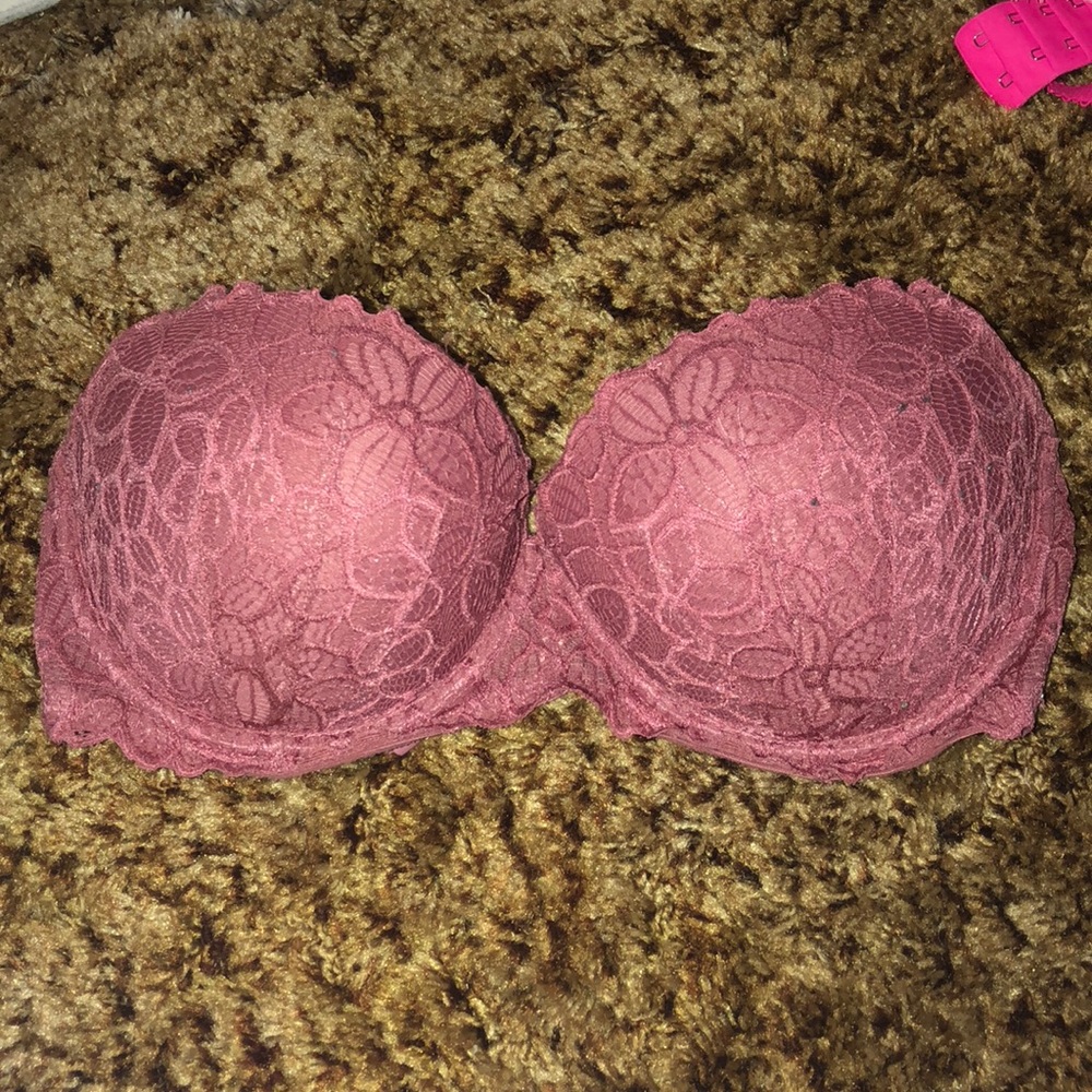 Maroon vs bra
